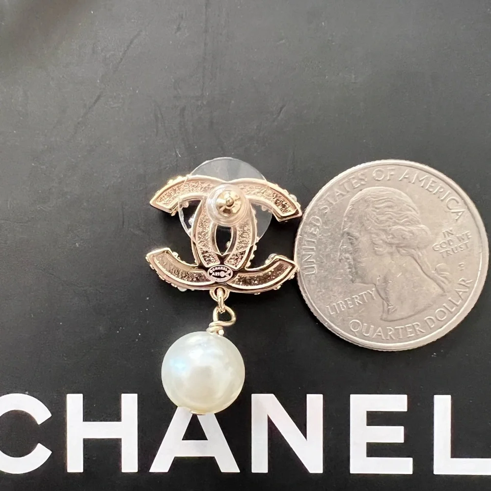 CHANEL CC RHINESTONE EARRINGS